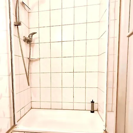Rebenlaub 아파트 *
